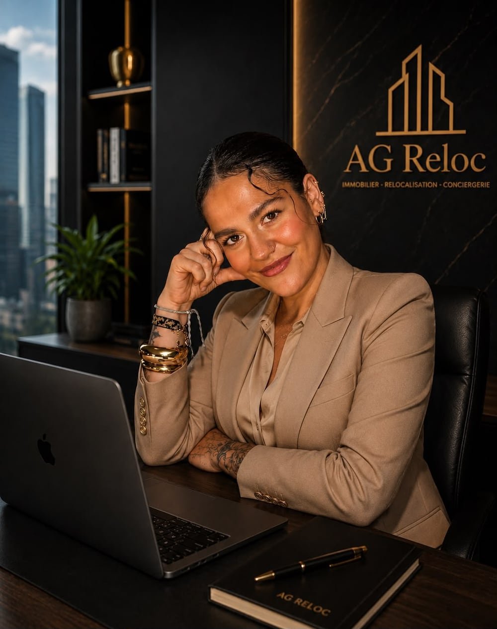 Ana Gaudencio, fondatrice d'AG Reloc, à son bureau